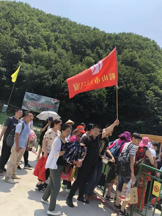 鞍山市天乙門窗有限公司組織全體員工開展了每年一度的“清涼夏日游”團(tuán)建活動